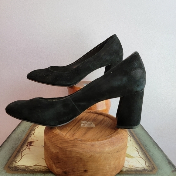 Saks Fifth Ave Galent Black Suede Pump Size 6 1/2 - Picture 8 of 14
